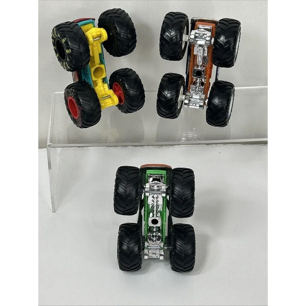 Hot Wheels Monster Trucks Stunt Tire Lot Arena Track Bigfoot 1:64 Incomplete